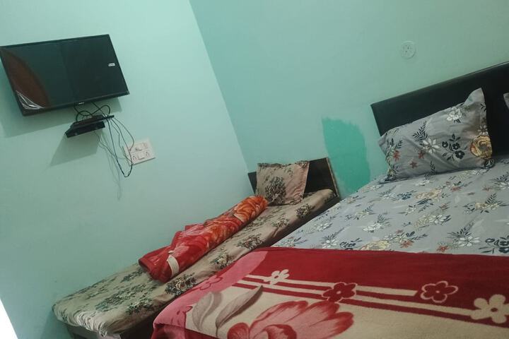 Room 9 of 12
