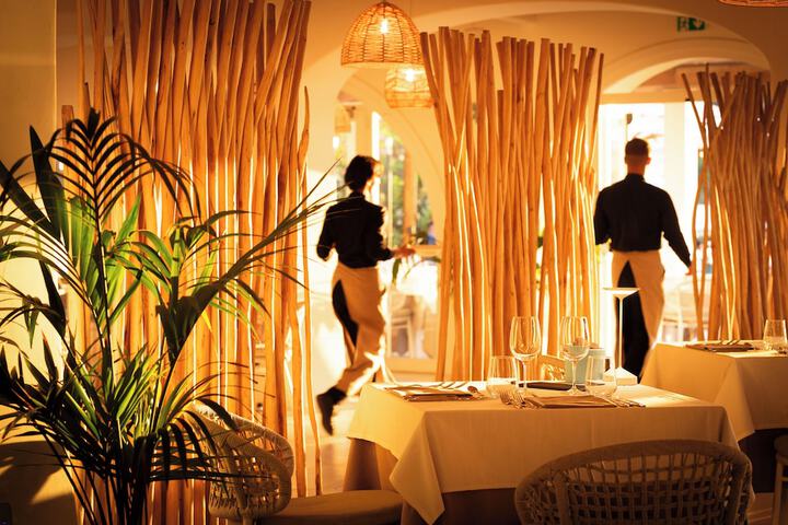 Dining 46 of 75