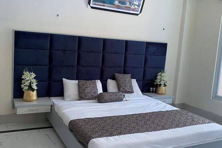 Room 4 of 10