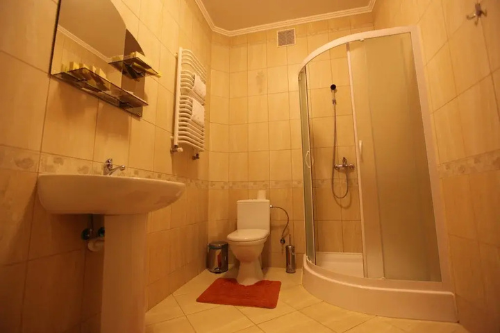 Room 6 of 14