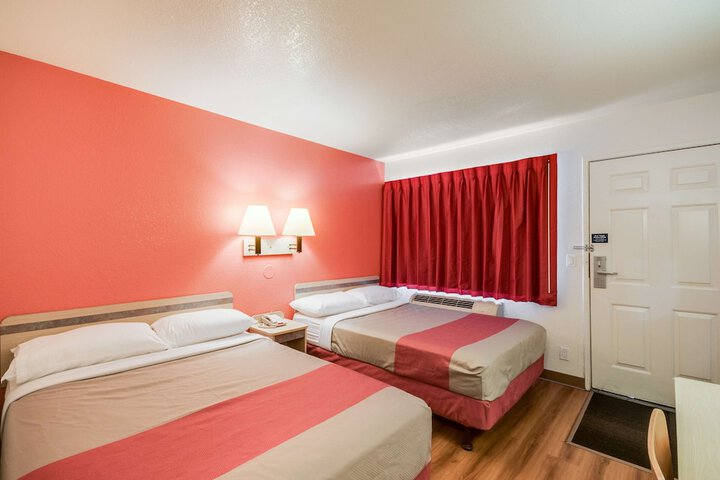 Room 10 of 24
