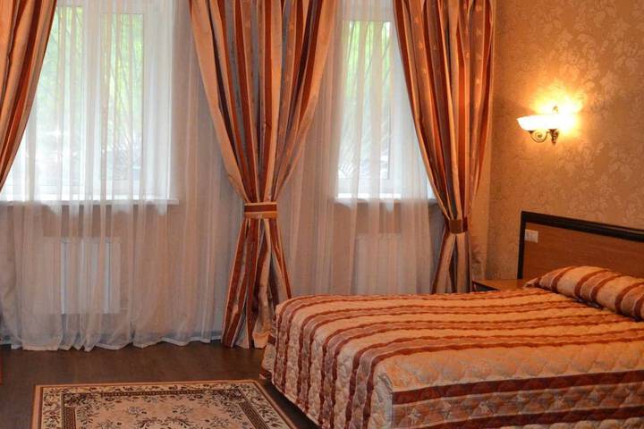 Room 4 of 28