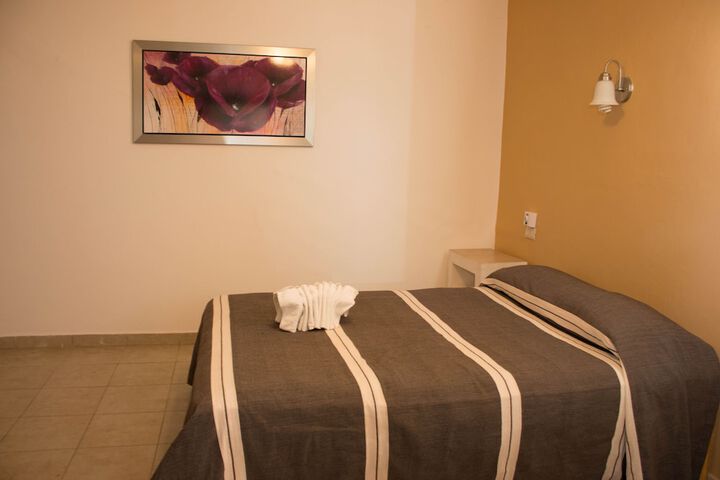 Room 5 of 142