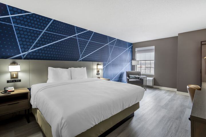 Room 10 of 28