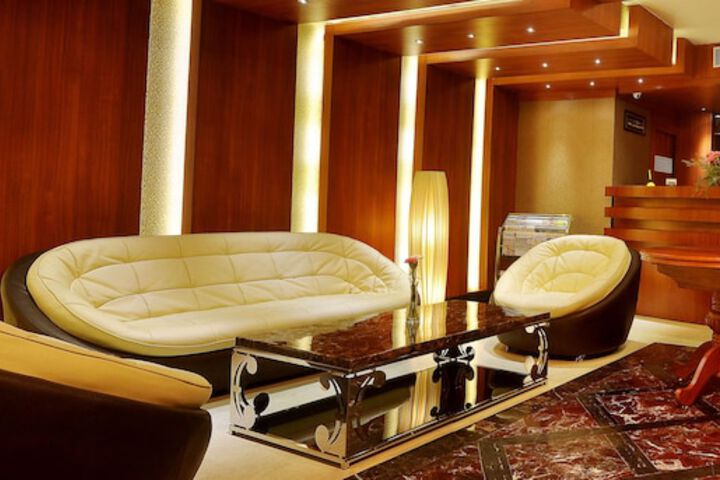 Entrance & Lobby