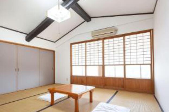 Room 6 of 6