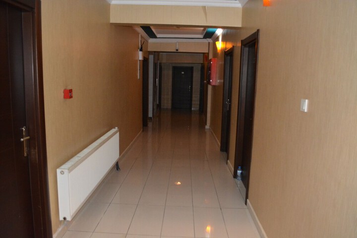Room 32 of 69