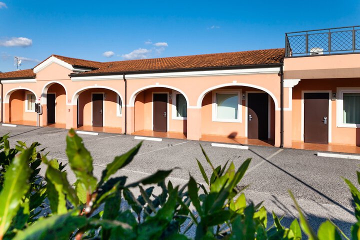 Hotel Entry
