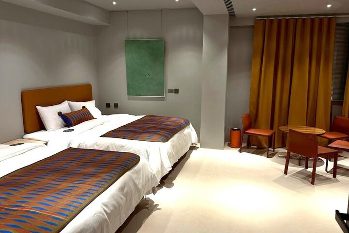 Room 130 of 199