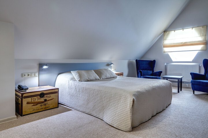 Room 14 of 170
