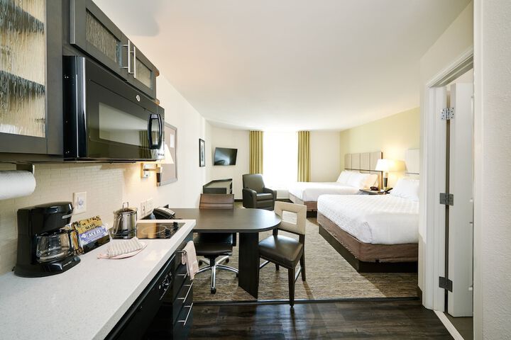 1 Queen Studio Suite Communications Accessible (6 of 8)