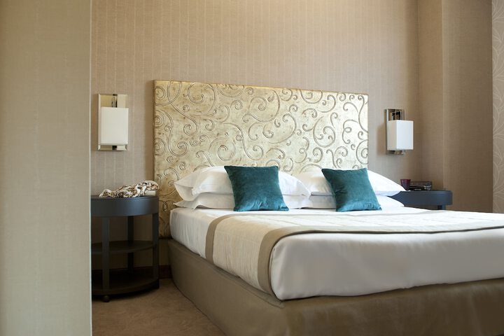 Room 4 of 62