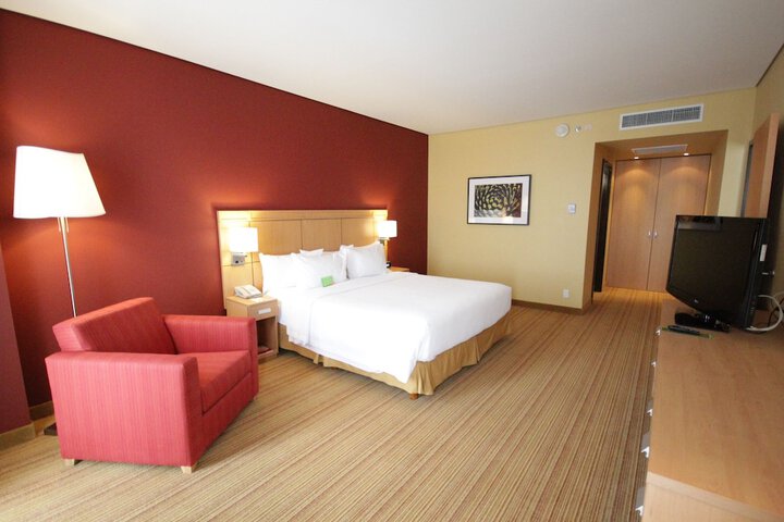 Room 12 of 77
