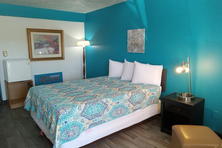 Room 27 of 64