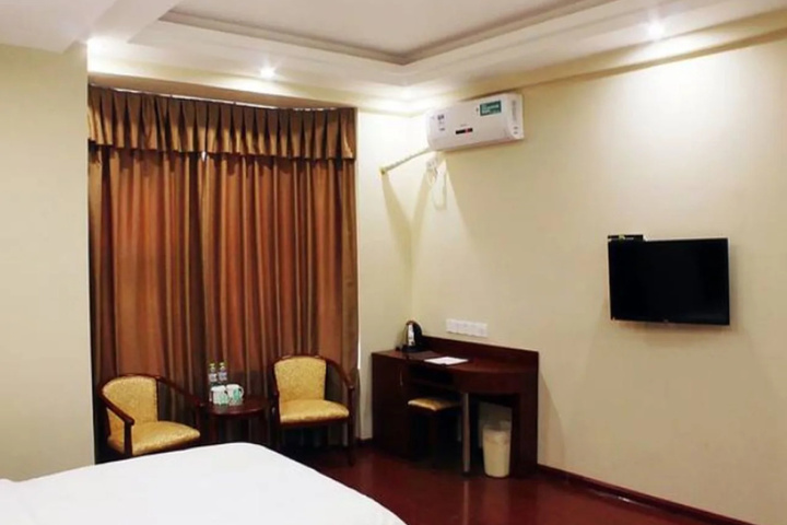 Room 6 of 9