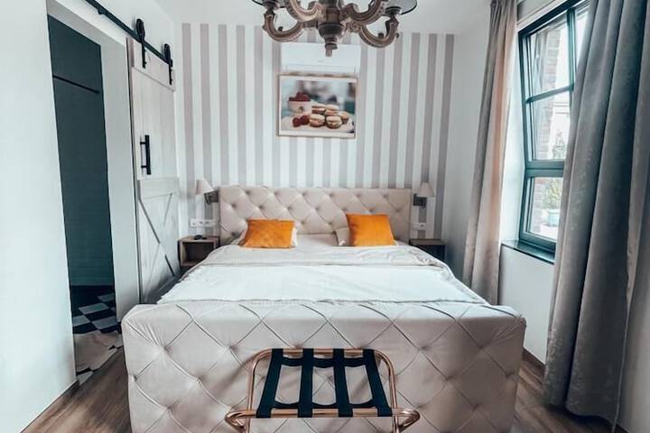 Room 5 of 15