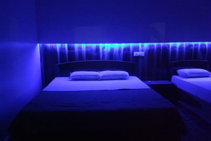 Room 5 of 8