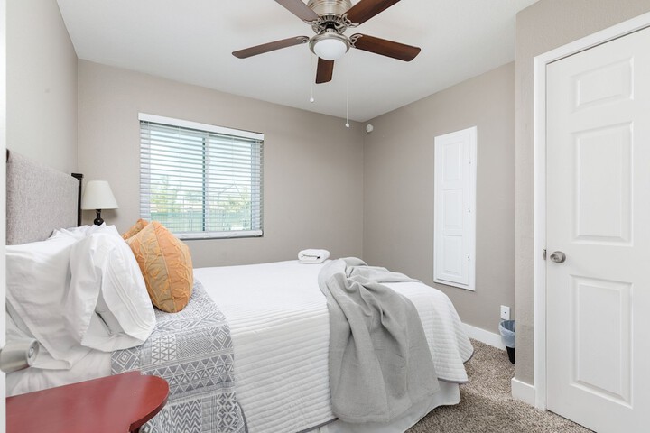 Room 4 of 18