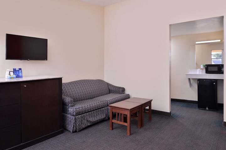 Room 4 of 26