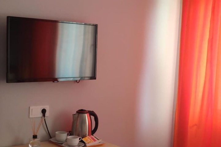 Room 13 of 33