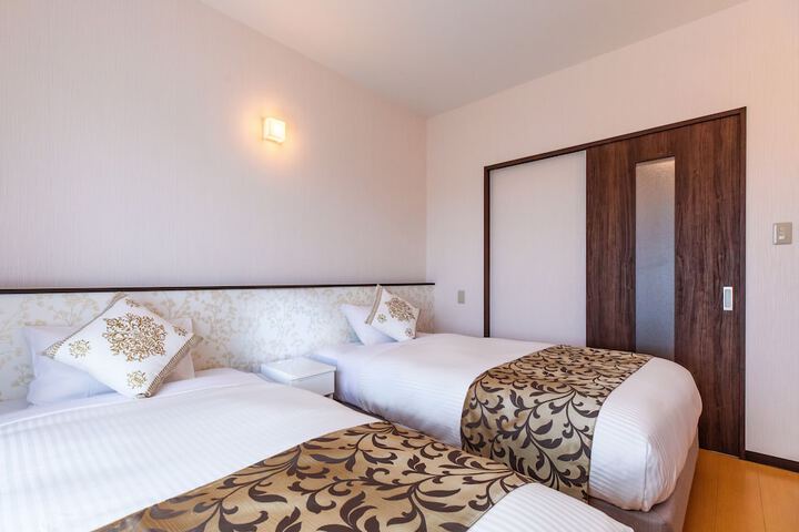 Room 7 of 25