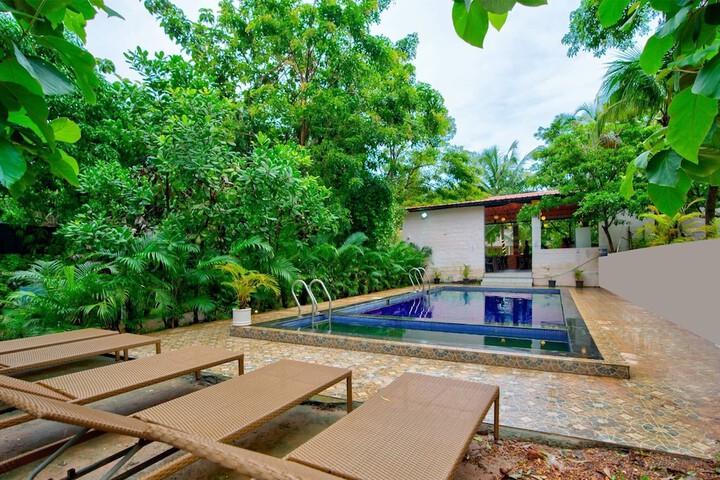 Pool 16 of 30
