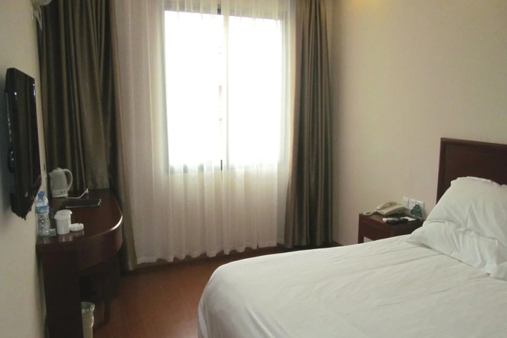 Room 3 of 9