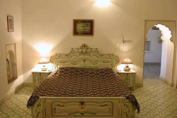 Room 4 of 105