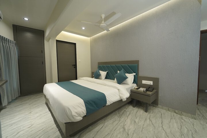 Room 12 of 22