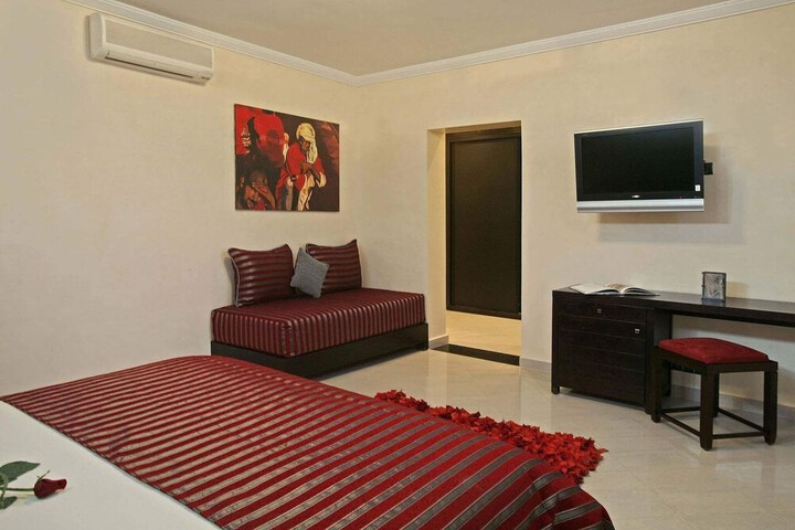 Room 9 of 33