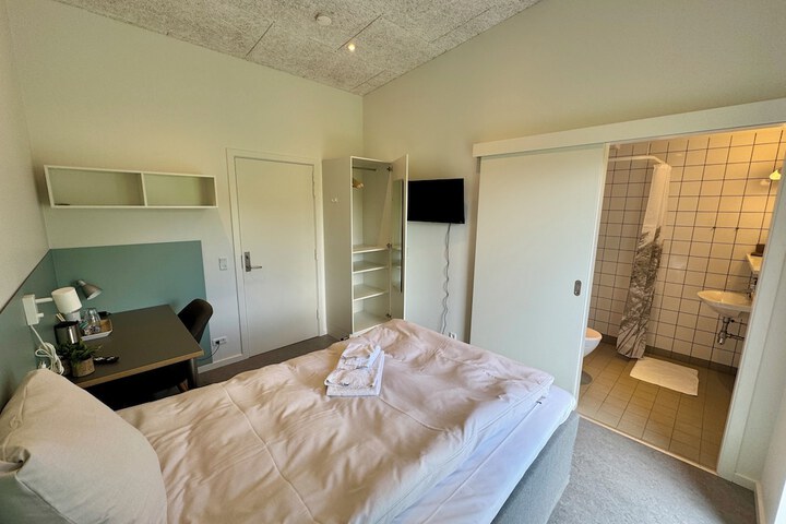 Room 2 of 15