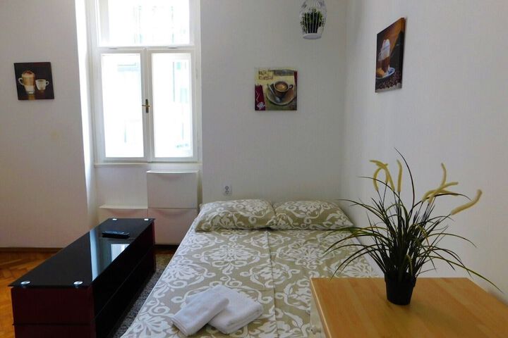 Room 9 of 47