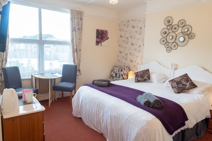 Room 3 of 27
