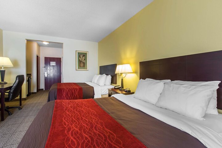 2 Queen Beds (5 of 7)