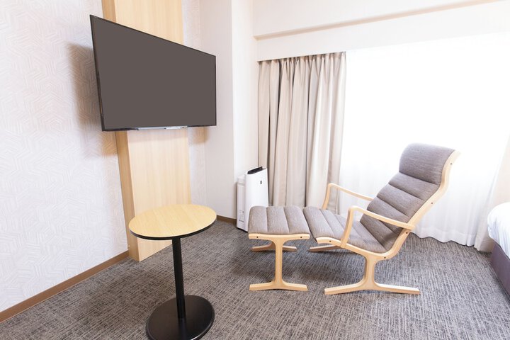 Room 10 of 42