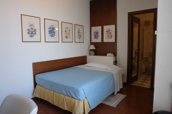 Room 6 of 47