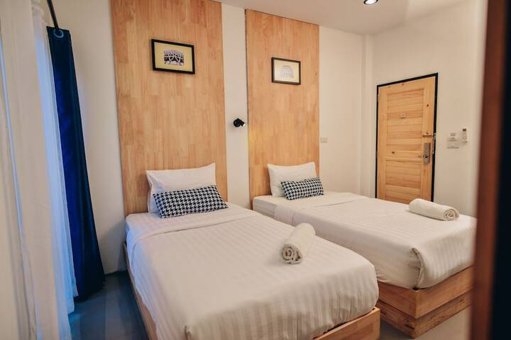 Room 8 of 65