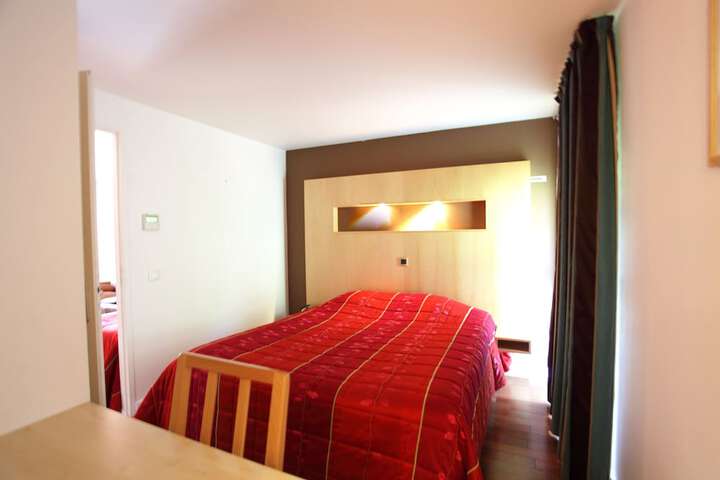 Room 9 of 62