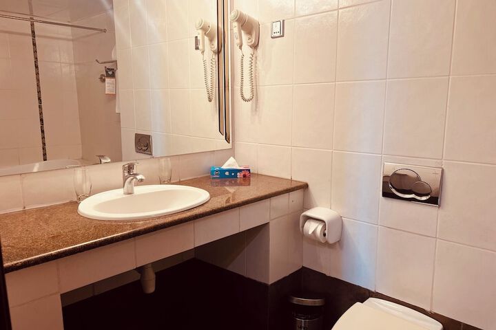 Room 73 of 116