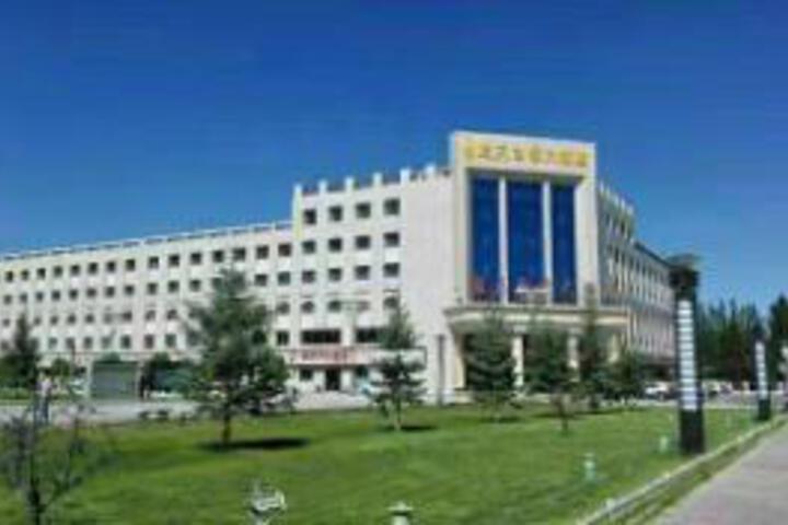 Delingha Blue Sky and White Clouds Hotel