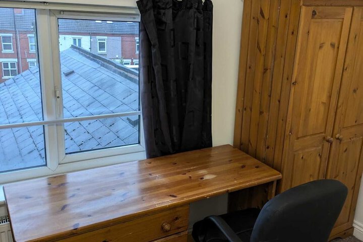 Room 6 of 13