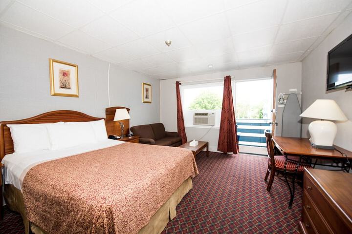 Room 8 of 43