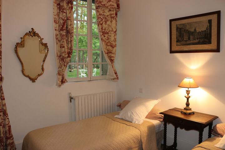 Room 42 of 145