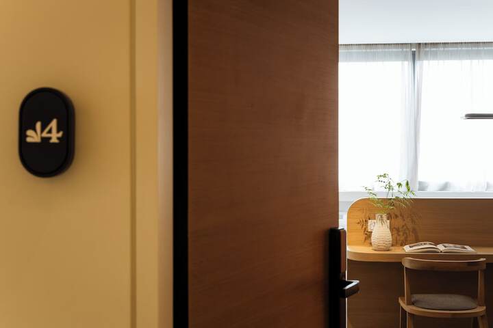 Room 8 of 65