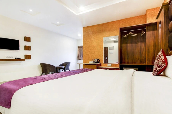 Room 4 of 30