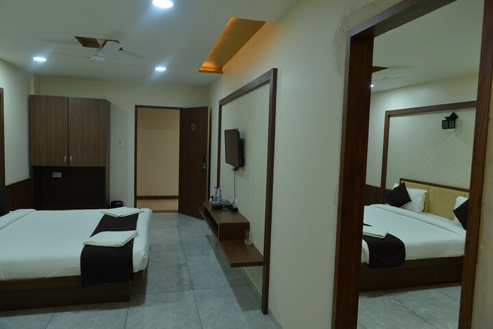 Room 12 of 32