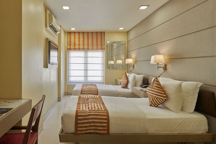 Room 9 of 36