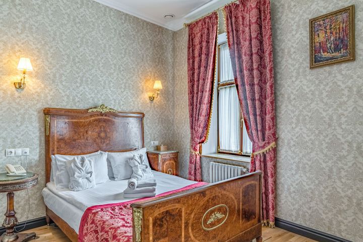 Room 10 of 73
