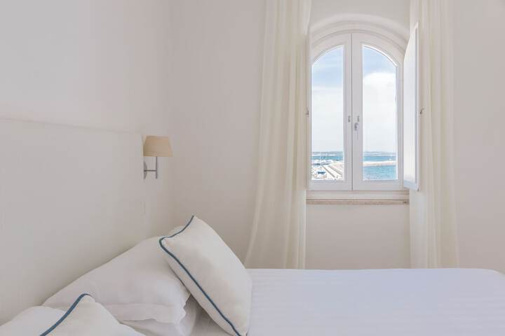 Room 28 of 67