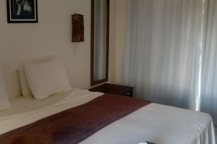 Room 7 of 33